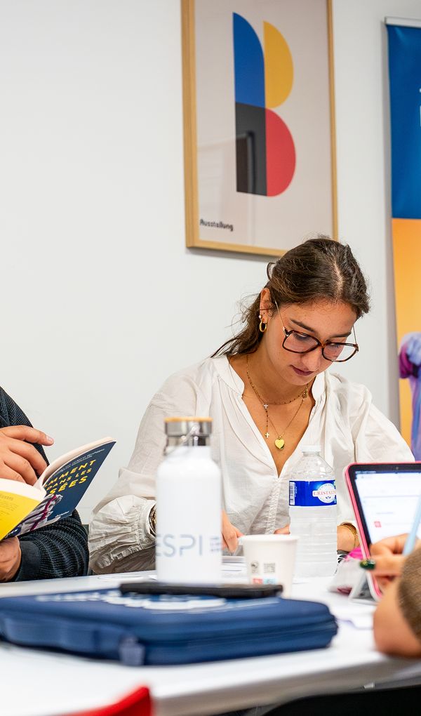 Des formations reconnues par l’Etat de niveau 5 (BTS), 6 (Bachelor) et 7 (Mastère Professionnel) et un diplôme d’école