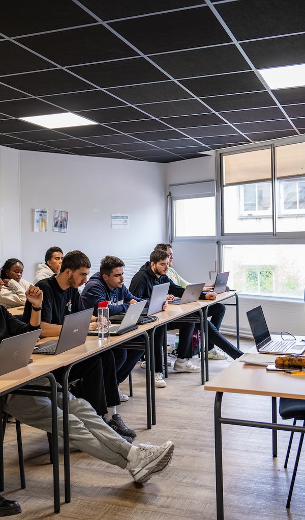 Toutes nos formations sont des diplômes d’Etat ou des titres certifiés, à fort taux d’employabilité.