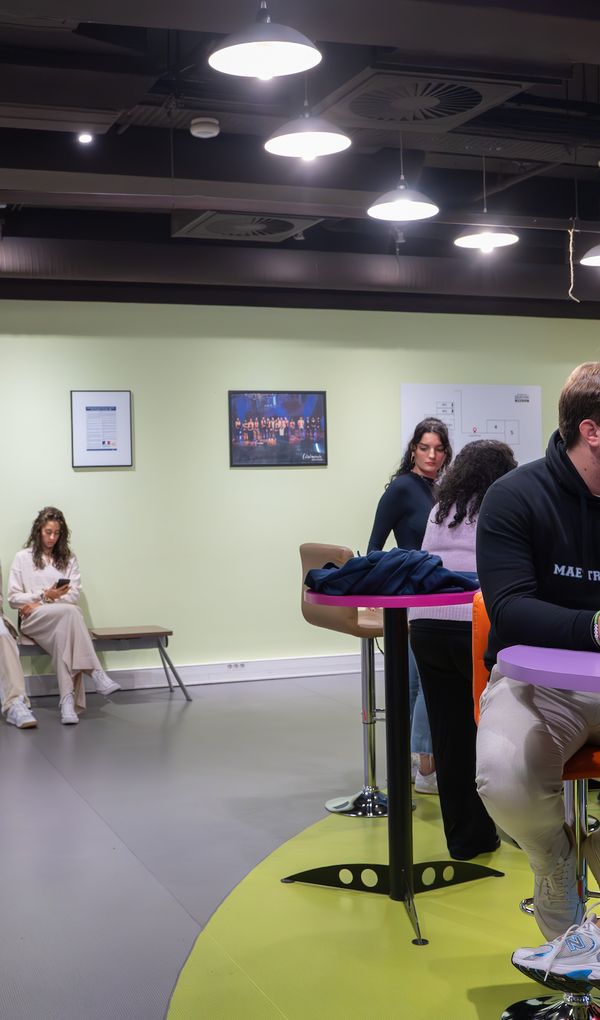 1 campus – 5 écoles : préparez votre avenir sur le Campus Eductive Lille Vauban, au sein de l’ENGDE, la grande école de gestion et d’expertise comptable, 100 % en alternance.