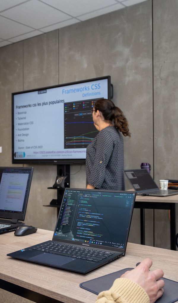 Toutes nos formations sont des certifications professionnelles reconnues par l’Etat de niveau 6 et de niveau 7