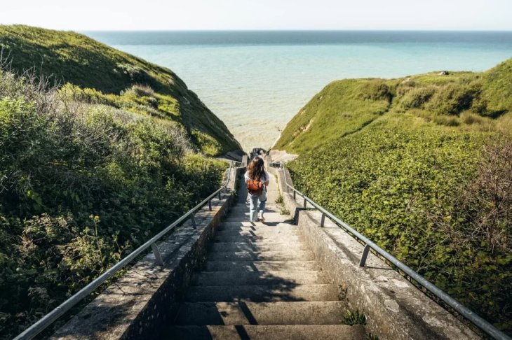 Escalier vers la plage