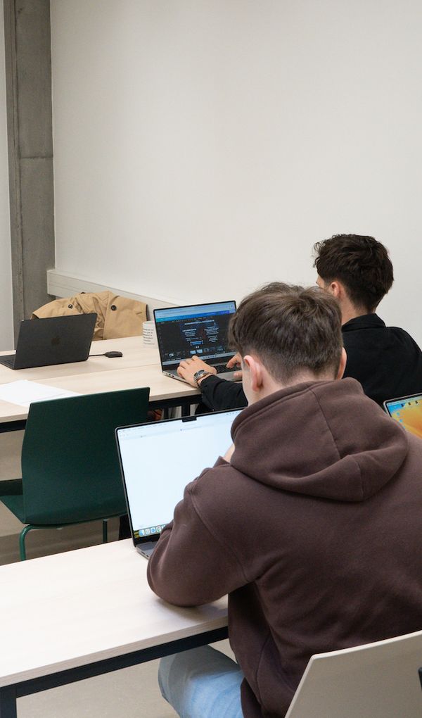 Tous nos cycles de formation conduisent à l’obtention d’un titre reconnu par l’Etat.