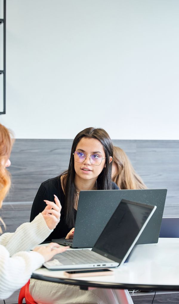 L'ENGDE pr&eacute;pare ses &eacute;tudiants aux m&eacute;tiers de la comptabilit&eacute; comme Gestionnaire de paie, Responsable Comptable et Financier et &agrave; la poursuite des &eacute;tudes dans le domaine de l'expertise comptable.