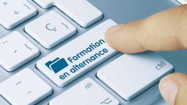 L'aide à l'embauche d'un alternant se poursuit en 2024