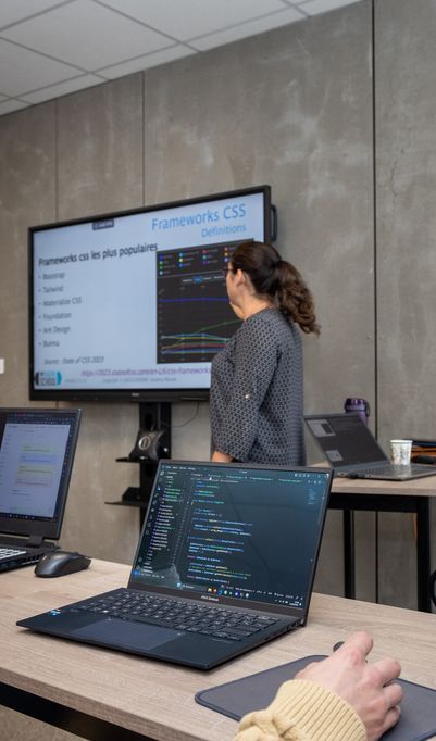 Toutes nos formations sont des certifications professionnelles reconnues par l’Etat de niveau 6 et de niveau 7
