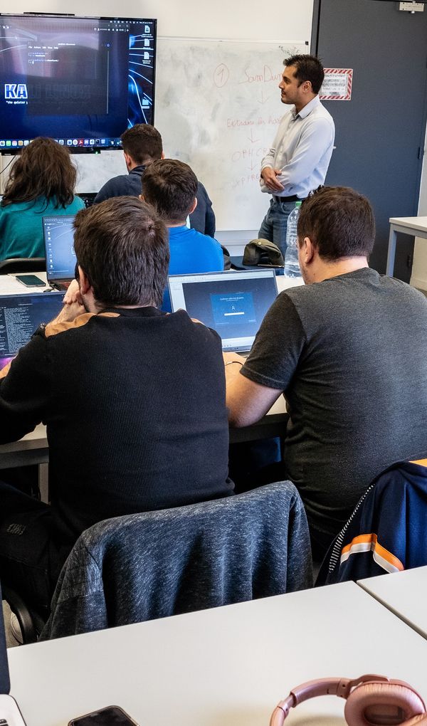 Toutes nos formations sont reconnues par l’Etat et délivrent des diplômes et des titres certifiés.