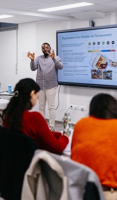 Des parcours de spécialisation pour former les ingénieurs experts du BTP durable et intelligent.