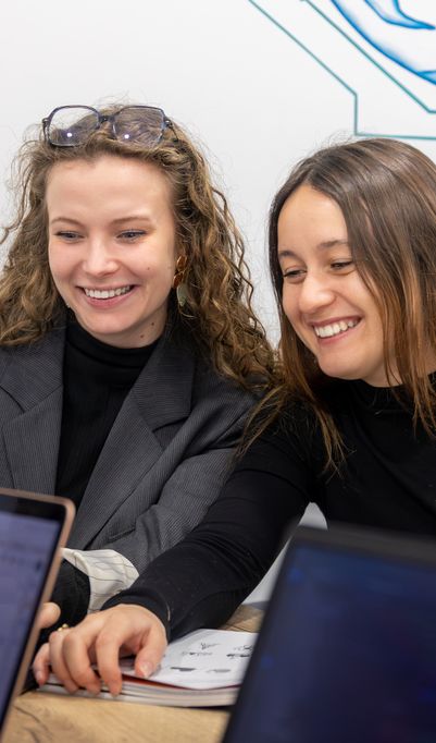 Toutes nos formations sont des certifications professionnelles reconnues par l’État et inscrites au RNCP