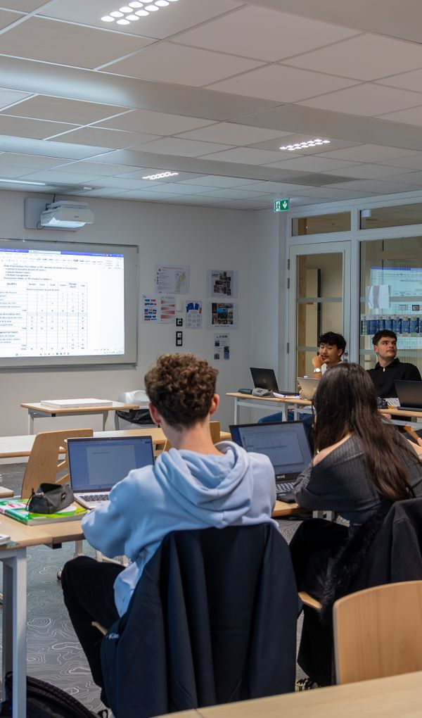 Bac+2, Bac+3 et formations qualifiantes : trouvez votre voie