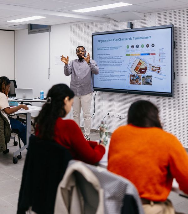 Des parcours de sp&eacute;cialisation pour former les ing&eacute;nieurs experts du BTP durable et intelligent.