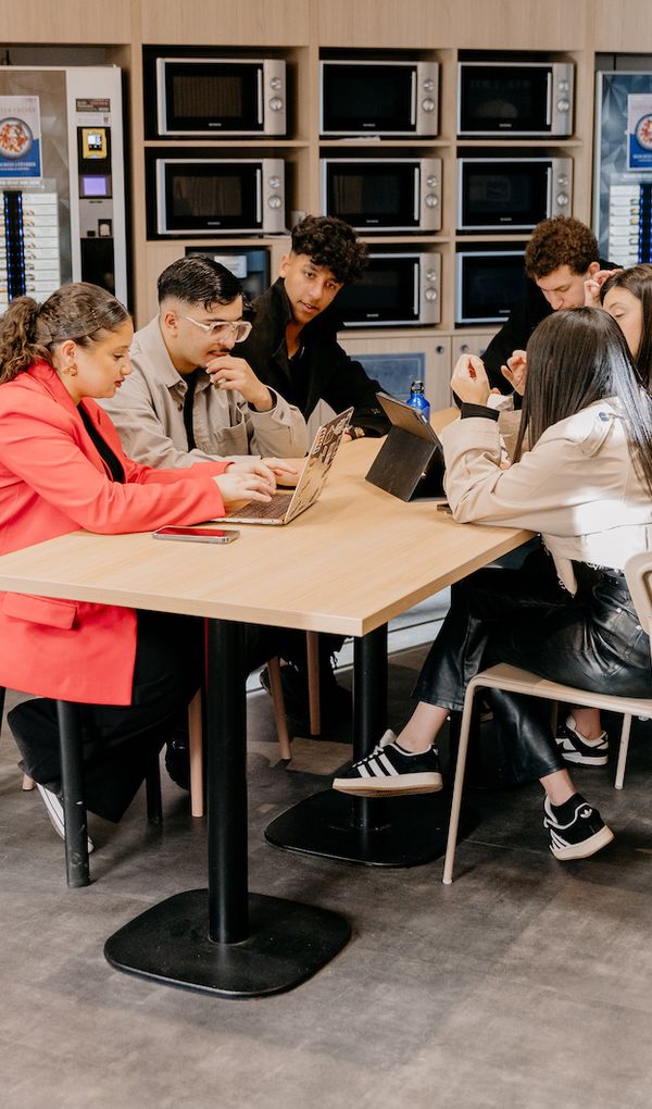Des formations d’excellence, reconnues par des diplômes d’Etat ou des titres certifiés.
