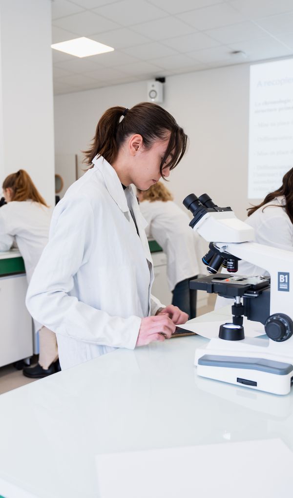 Tu aimes les sciences et tu es sensible à la transition écologique ? Il y a forcément une formation faite pour toi à l’ESA !