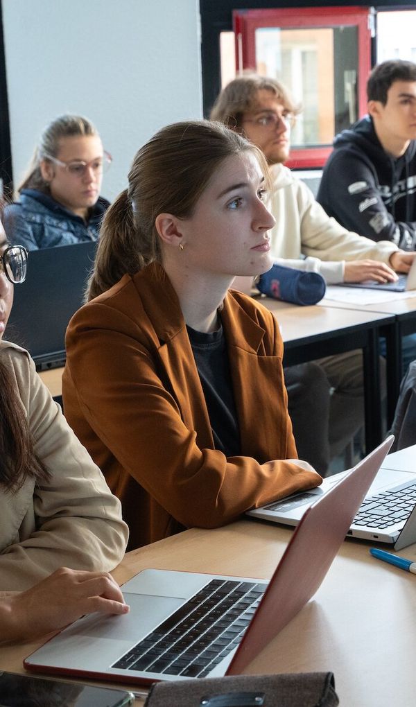 Toutes les formations sont reconnues par des diplômes d’Etat ou des titres certifiés