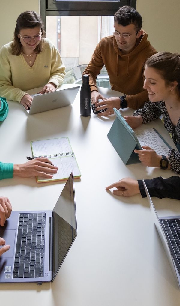 Des formations certifiantes accessibles en formation initiale ou en alternance.