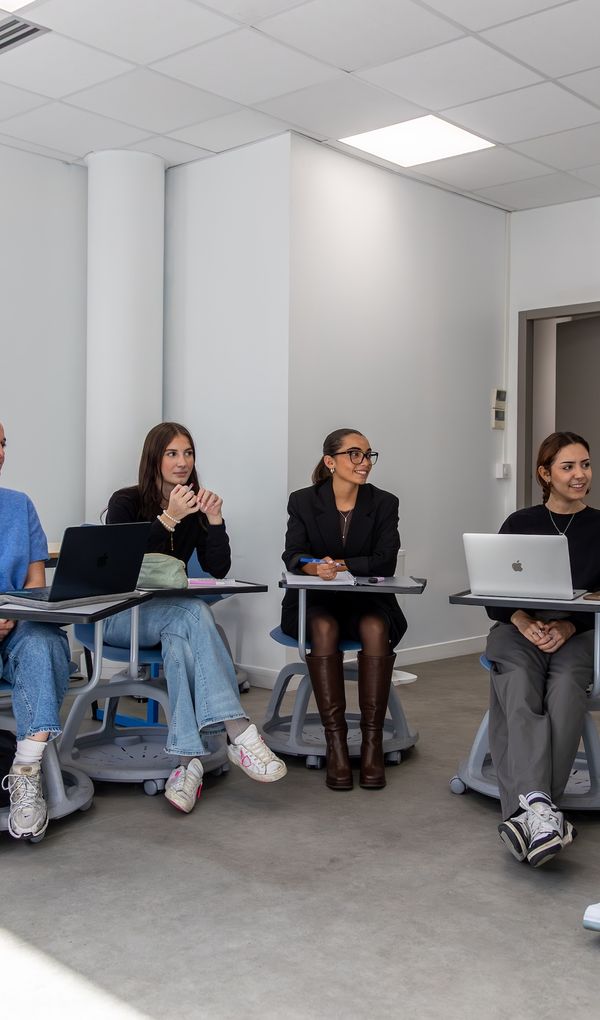 Des formations professionnalisantes et sont reconnues par l&rsquo;Etat et d&eacute;livrent des dipl&ocirc;mes d&rsquo;&Eacute;tat (BTS) ou des Titres Certifi&eacute;s reconnus par l&rsquo;&Eacute;tat (Niveau 5, 6 et 7)