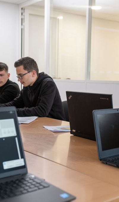 Toutes nos formations sont reconnues par des diplômes d’Etat ou des titres certifiés.