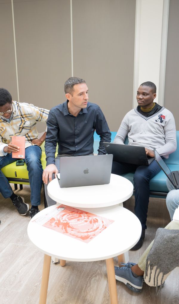 Nos titres certifi&eacute;s et nos sp&eacute;cialisations vous forment en 5 ans sur tous les domaines de l&rsquo;informatique