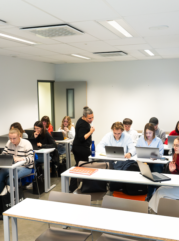 La vocation de l’IEFT est de préparer les étudiants à devenir des acteurs majeurs dans un environnement par nature international, multiculturel et évolutif.