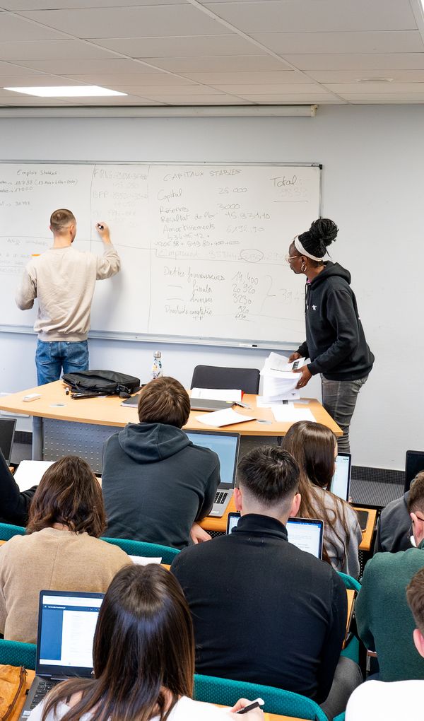 Nos formations sont des diplômes d’État ou des titres certifiés au RNCP.