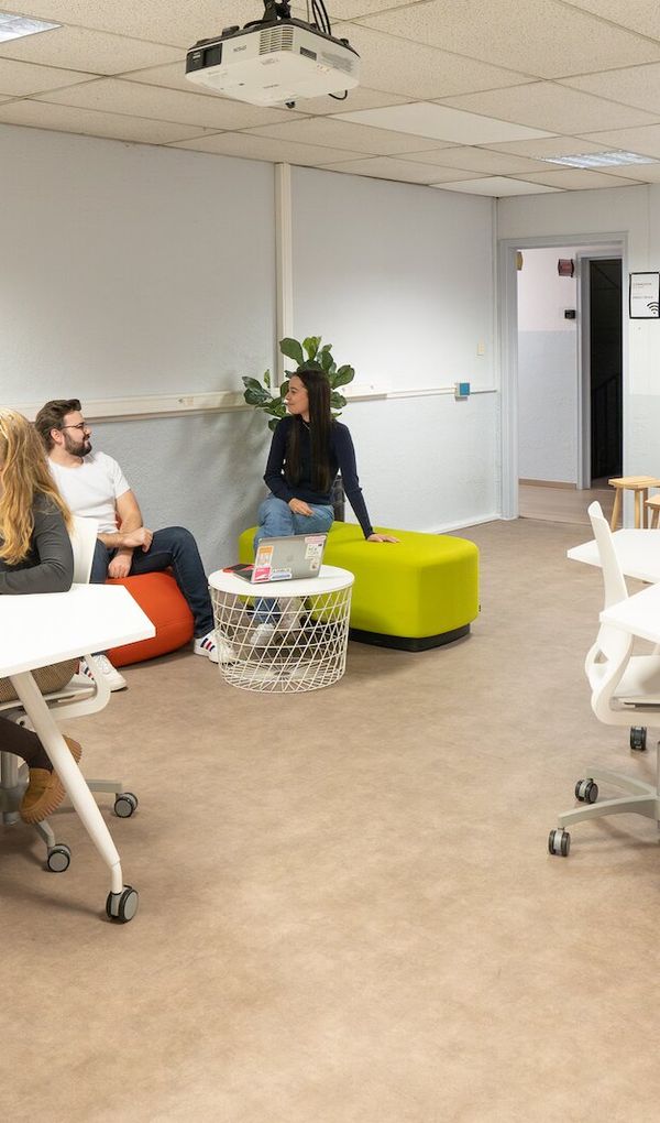Rejoignez l'ESCAET, l'école de commerce dédiée au Tourisme qui façonne les leaders de demain !