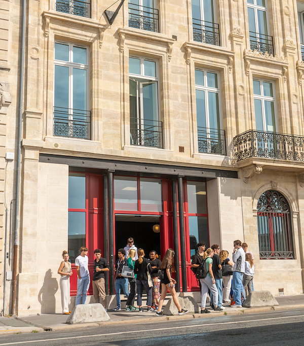 ISCOM, l&rsquo;institut sup&eacute;rieur de communication et publicit&eacute; situ&eacute; en Nouvelle-Aquitaine