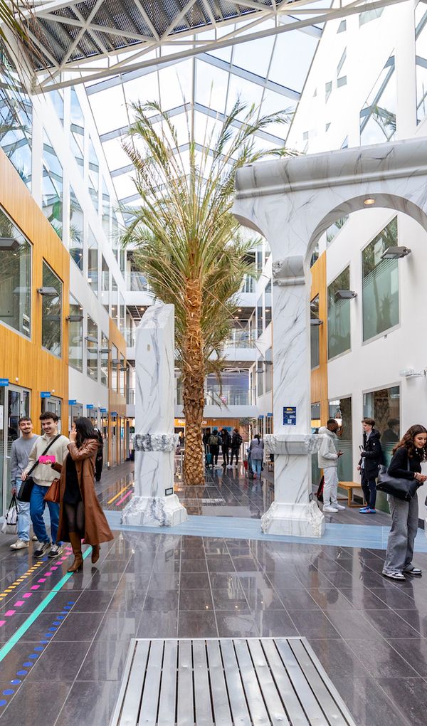 Une &eacute;cole &laquo; globale &raquo; de management