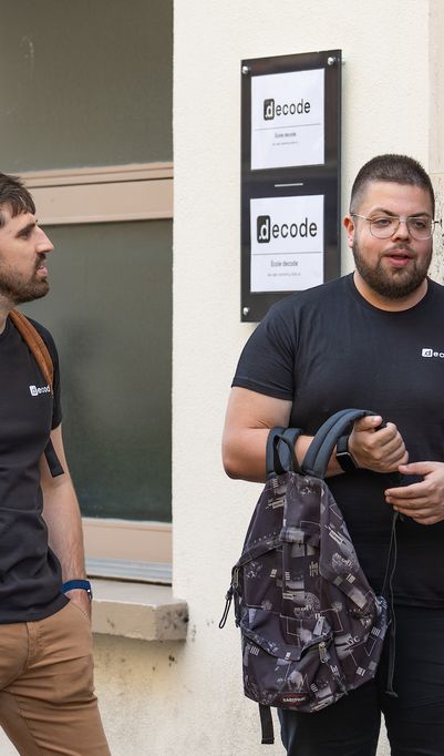 .decode, l&rsquo;&eacute;cole tech qui se distingue par son approche p&eacute;dagogique innovante et ses valeurs fondamentales : &ldquo;Transparence - &Eacute;thique - Collaboration&rdquo;