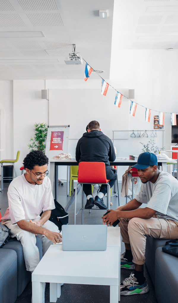 Nos formations offrent un diplôme reconnu par l’Etat et une intégration rapide sur le marché du travail.