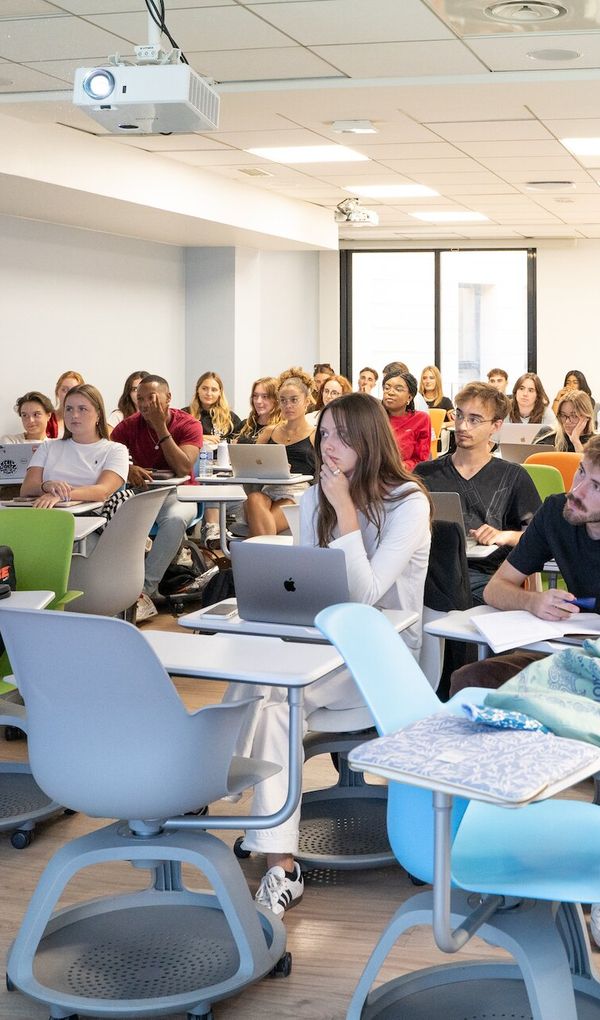 ISCOM, l&rsquo;institut sup&eacute;rieur de communication et publicit&eacute; situ&eacute; en Ile-de-France.