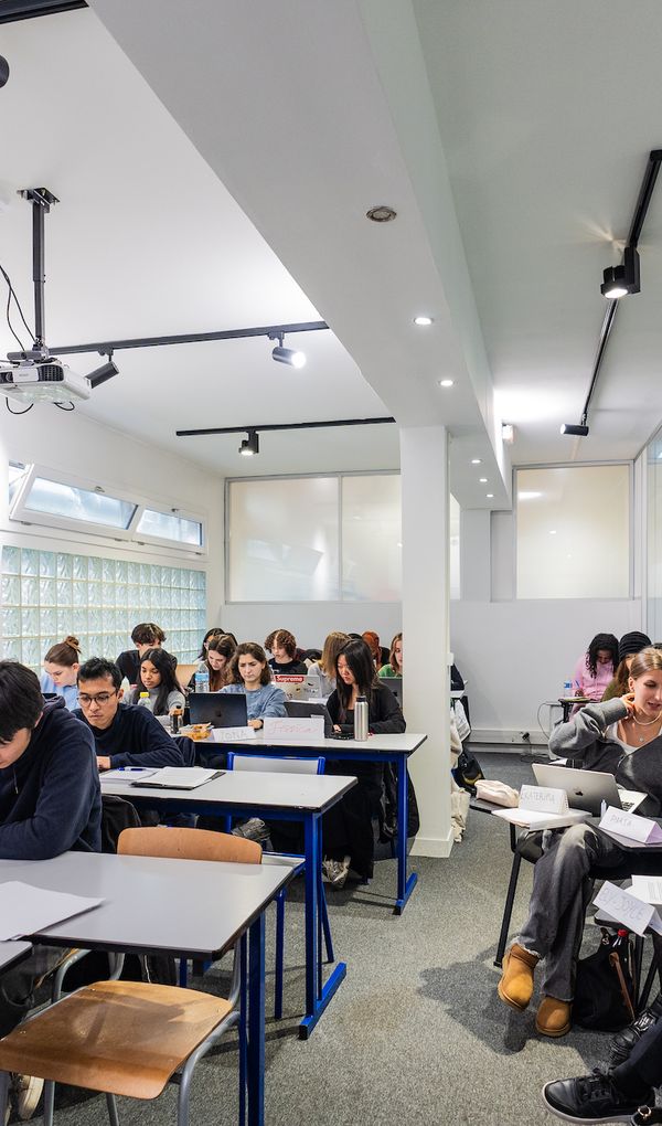 Des bachelors et masteres reconnus par des titres certifiés enseignés par des professionnels