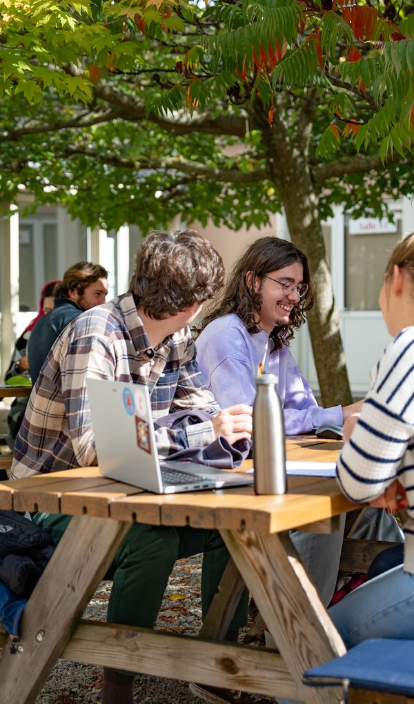 PURPAN, l&rsquo;&eacute;cole historique toulousaine qui forme les professionnel(le)s de l&rsquo;agroalimentaire, de l&rsquo;agriculture et de l&rsquo;environnement.