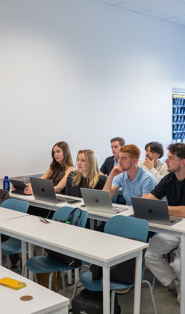 Toutes nos formations sont reconnues par des Dipl&ocirc;mes d&rsquo;Etat ou Titres Certifi&eacute;s.
