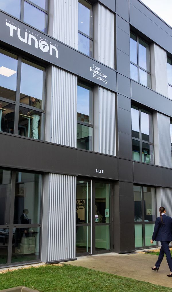 Tunon Angers, l&rsquo;&eacute;cole sp&eacute;cialis&eacute;e dans les m&eacute;tiers du tourisme, de l&rsquo;h&ocirc;tellerie et de l&rsquo;&eacute;v&eacute;nementiel et l&rsquo;a&eacute;rien