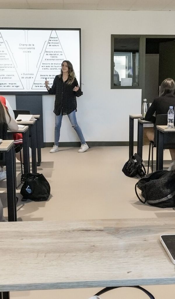Toutes nos formations sont reconnues par des diplômes d’Etat et par des titres certifiés.