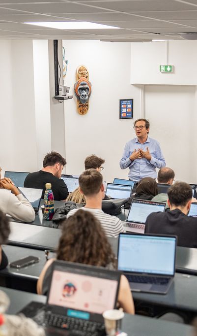 FINANCIA Paris propose sur son campus plus d&rsquo;une quinzaine de programmes dipl&ocirc;mants sp&eacute;cialis&eacute;s dans la Finance et l&rsquo;Immobilier