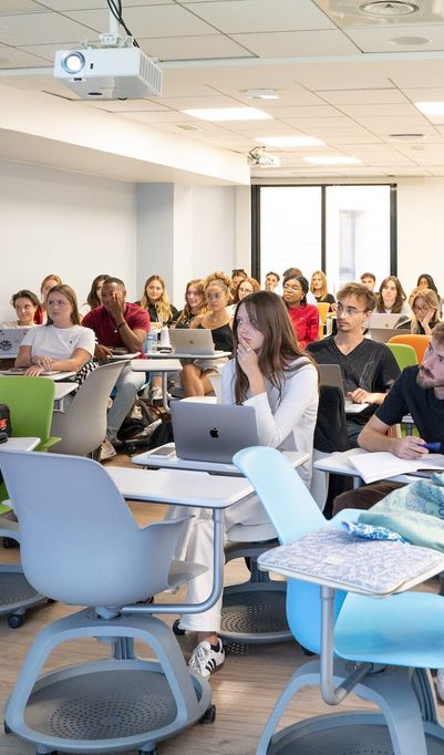 ISCOM, l’institut supérieur de communication et publicité situé en Ile-de-France.