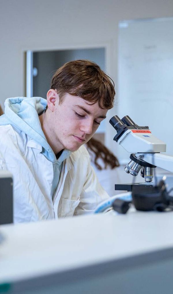 Tu aimes les sciences et tu es sensible à la transition écologique ? Il y a forcément une formation faite pour toi à l’ESA !