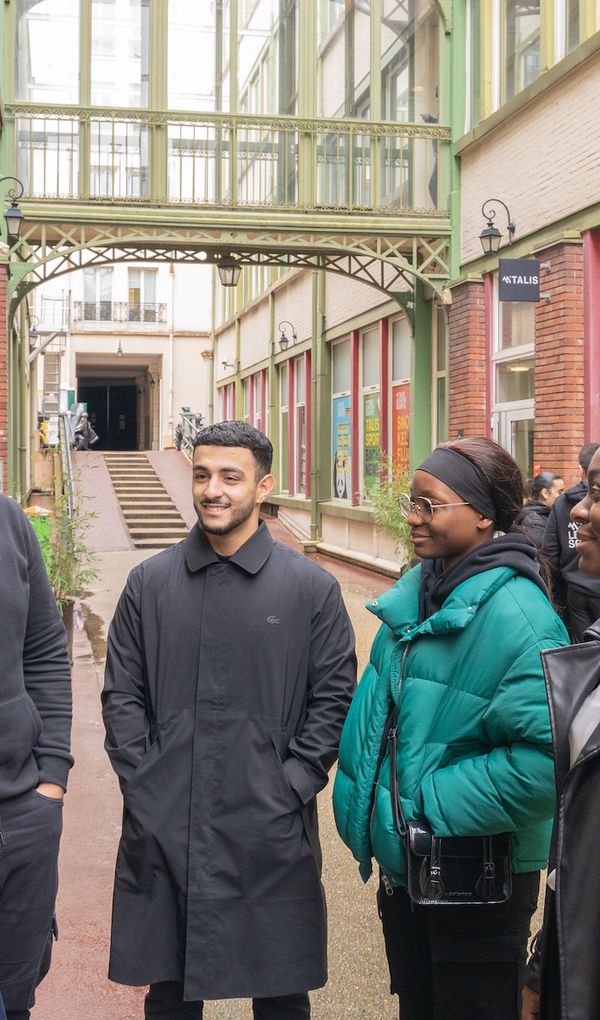 Connectez-vous aux formations de demain sur notre campus parisien.
