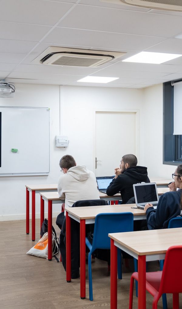 Toutes nos formations sont certifiantes (titre RNCP) et reconnues par l’Etat.