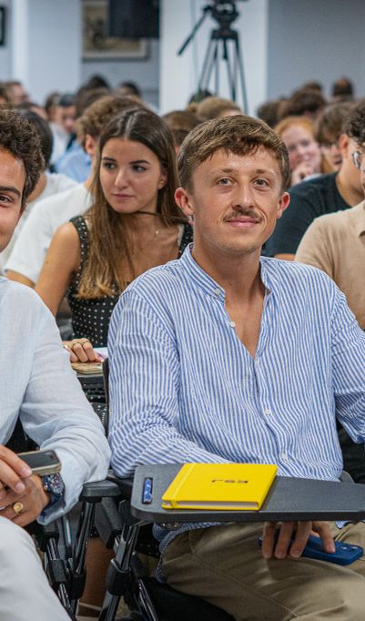 Des parcours professionnalisants pour maîtriser les métiers de l’information et décrypter le monde contemporain.
