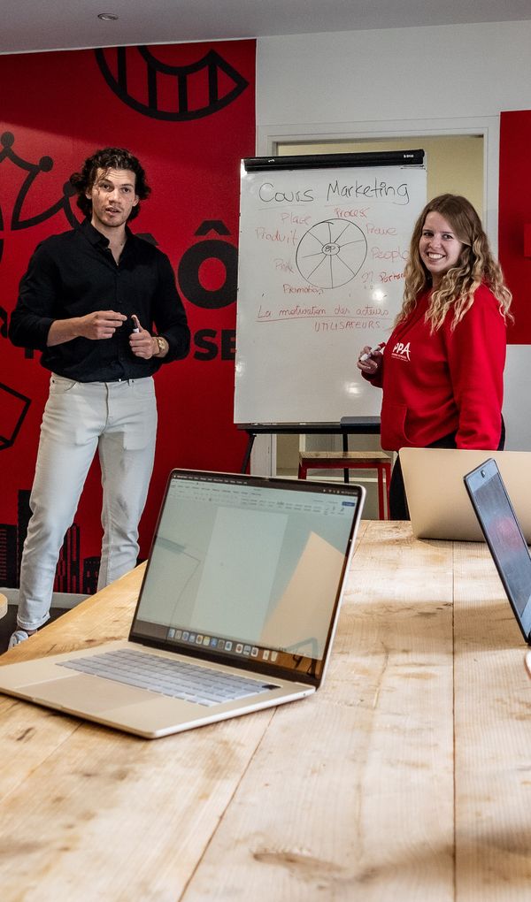 Toutes nos formations sont reconnues par l&rsquo;Etat et d&eacute;livrent des dipl&ocirc;mes et des titres certifi&eacute;s.