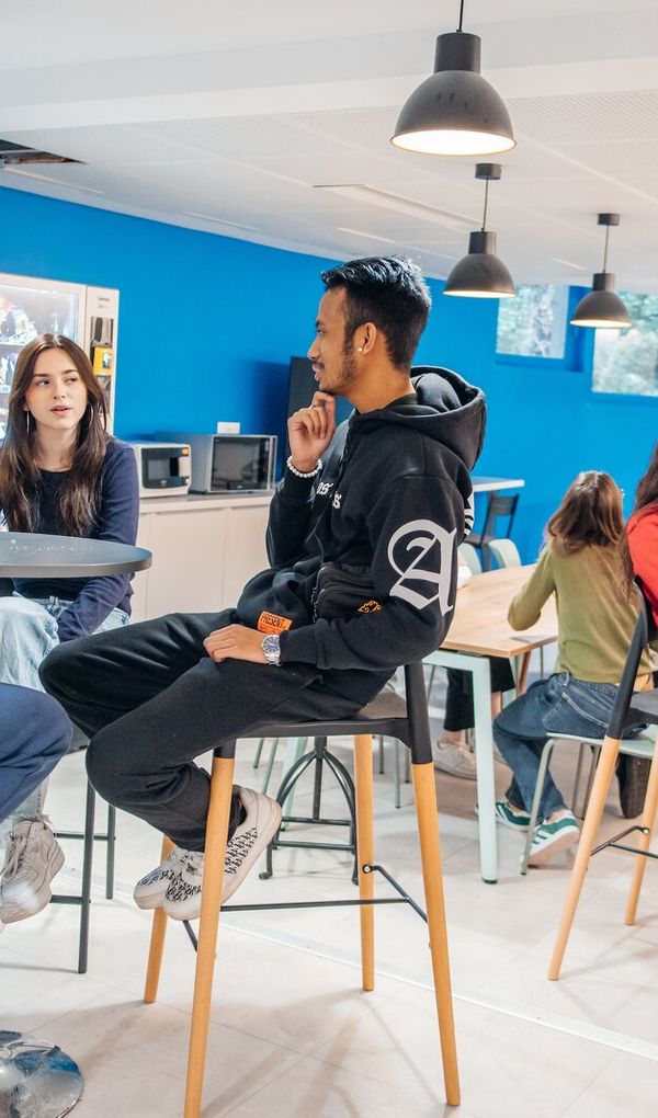 Rejoignez l’ESDAC, l’école supérieure de Design, Animation & Illustration.