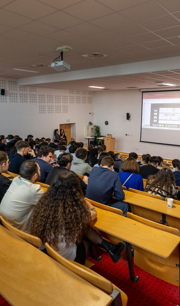 Des formations 100% digitales pour répondre aux enjeux technologiques actuels et futurs.