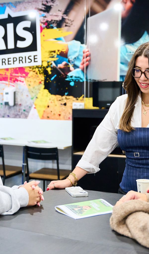 Des parcours de formation certifi&eacute;s par l'&Eacute;tat et orient&eacute;s vers l'emploi.