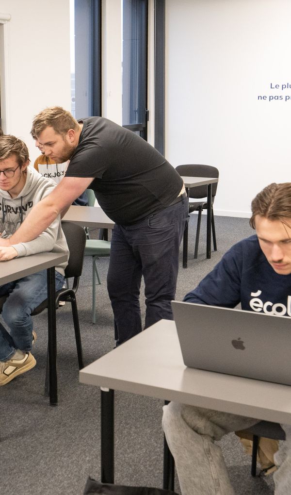 Nos titres certifiés et nos spécialisations vous forment en 5 ans sur tous les domaines de l’informatique