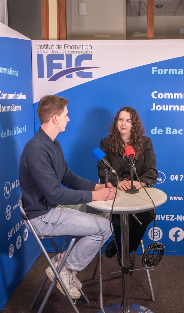 IFIC, l&rsquo;&eacute;cole de communication et de journalisme bas&eacute;e en Auvergne et fond&eacute;e sur une formaiton par l&rsquo;immersion.