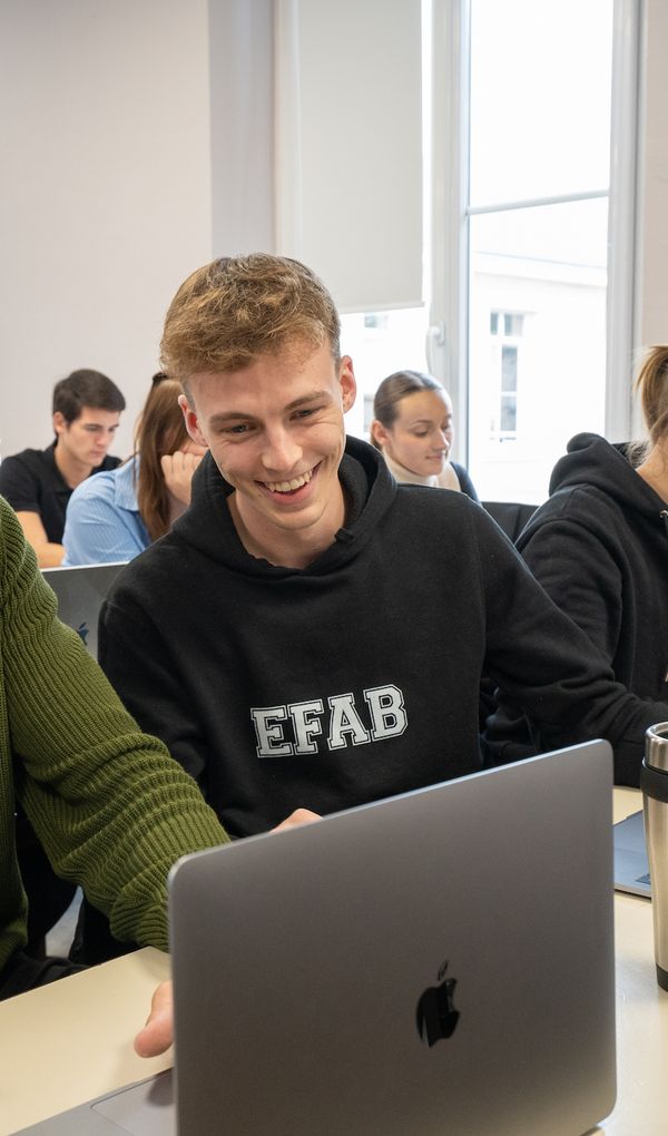 Toutes nos formations sont reconnues par l’Etat et délivrent des diplômes et des titres certifiés