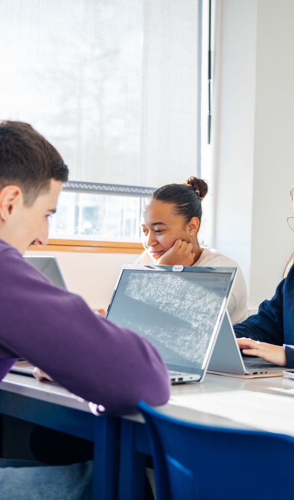 La totalité de nos formations sont reconnues par des diplômes d’Etat ou des titres certifiés